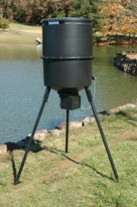 Automatic fish feeder