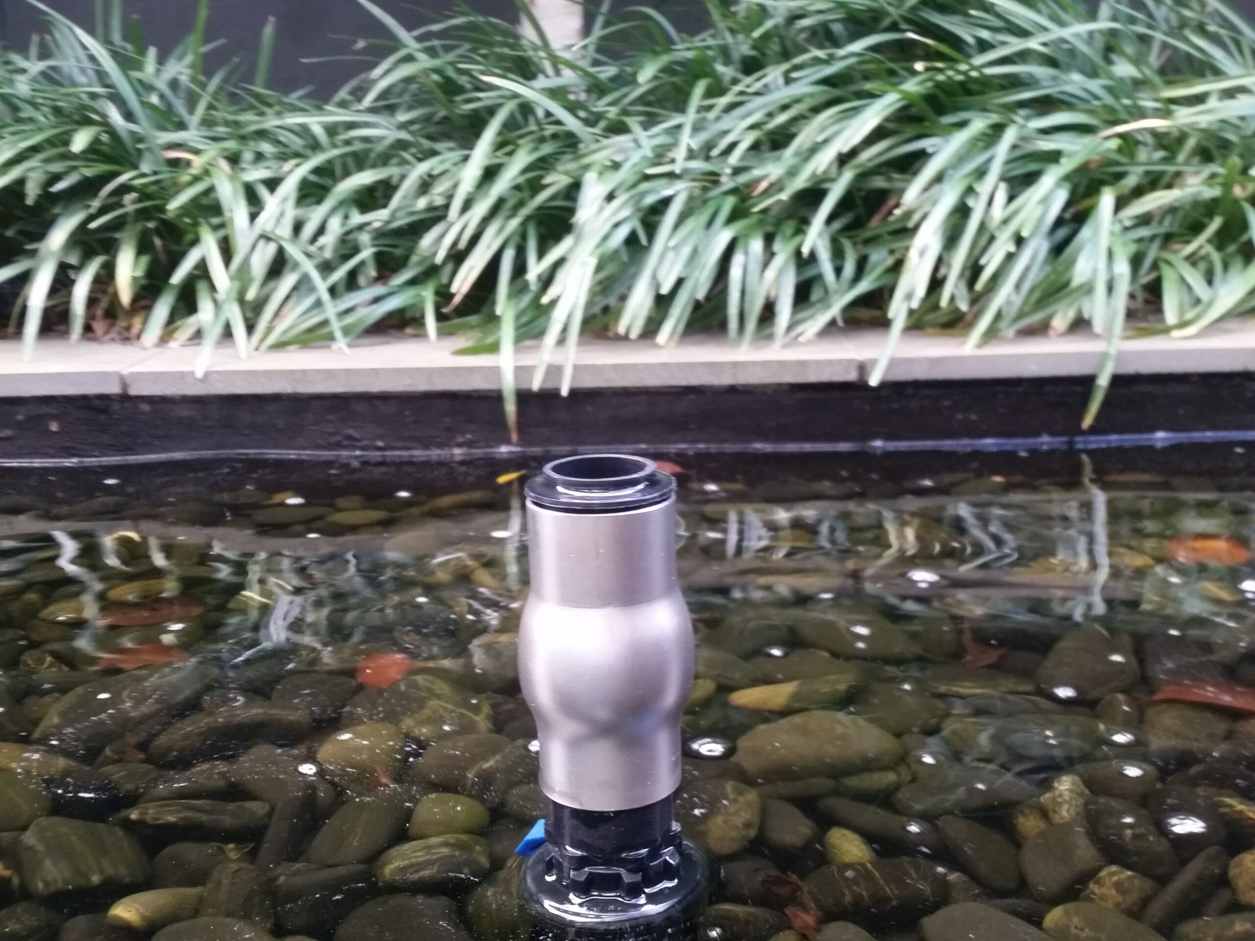 Foaming fountain nozzle for pond decoration